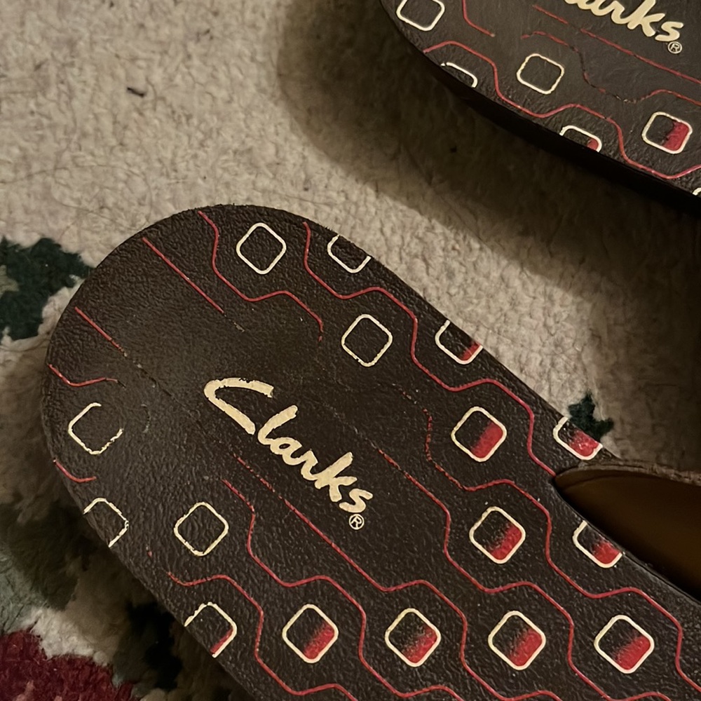 Clarks - Picture 2 of 5